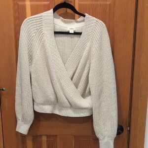 Up West V-Neck Cream Sweater